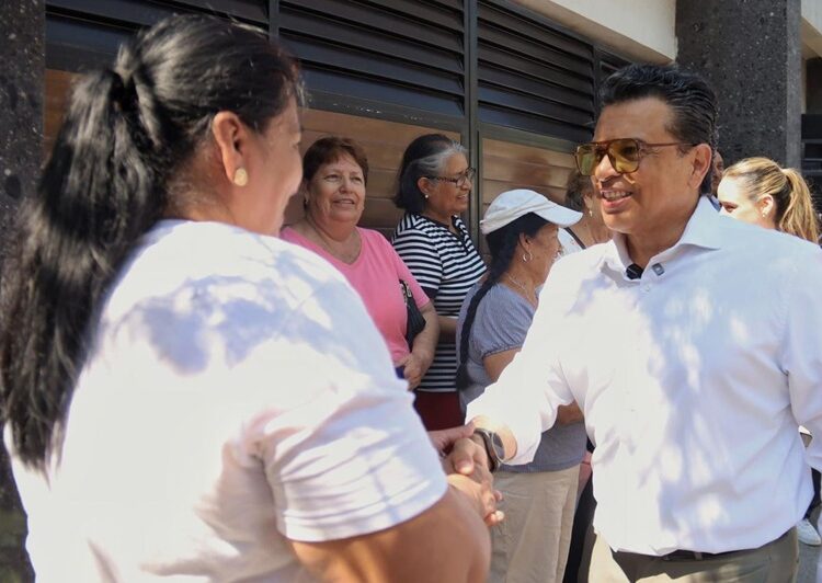 Habitantes de Lomas de Calamaco reciben 2 calles más pavimentadas