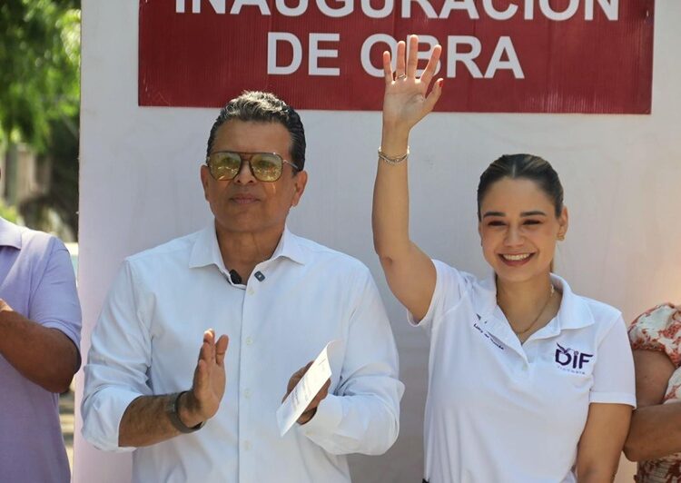 Habitantes de Lomas de Calamaco reciben 2 calles más pavimentadas