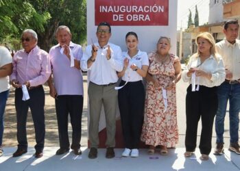 Habitantes de Lomas de Calamaco reciben 2 calles más pavimentadas