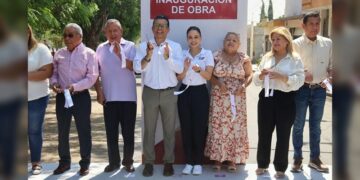 Habitantes de Lomas de Calamaco reciben 2 calles más pavimentadas