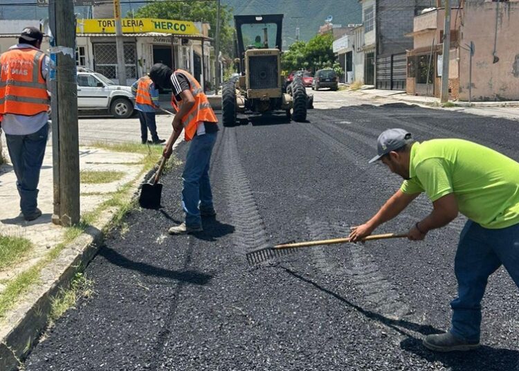 Intensifica Gobierno bacheo en colonias de Victoria