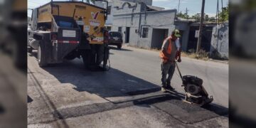 Intensifica Gobierno bacheo en colonias de Victoria