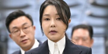 Arrestan a exprimera dama de Corea del Sur por corrupción y abuso de poder