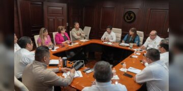 Llama rector a su gabinete a redoblar esfuerzos