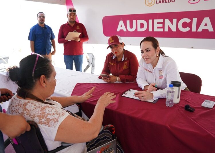 Lleva Carmen Lilia servicios del Gobierno de NLD a colonia Nueva Victoria
