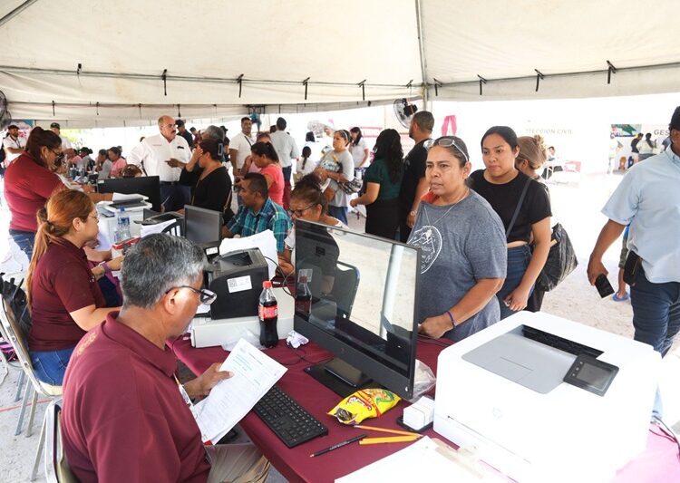 Lleva Carmen Lilia servicios del Gobierno de NLD a colonia Nueva Victoria