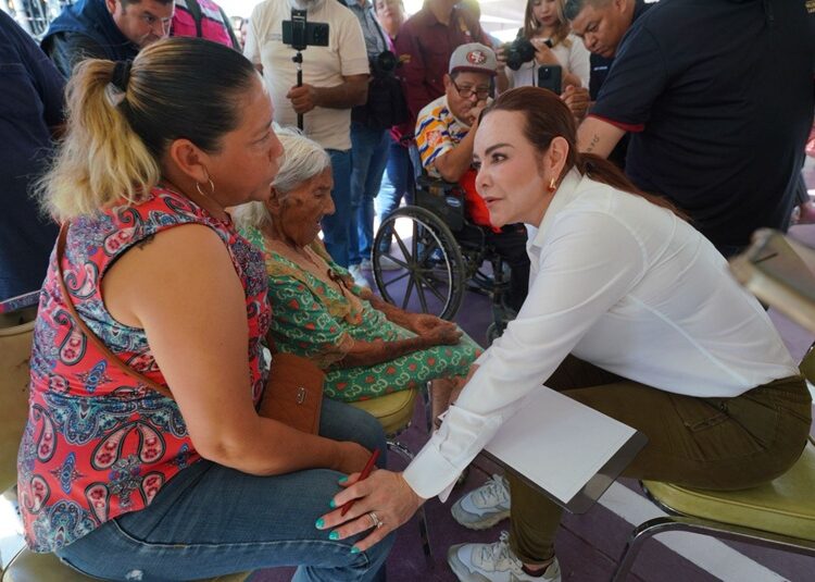 Lleva Carmen Lilia servicios del Gobierno de NLD a colonia Nueva Victoria