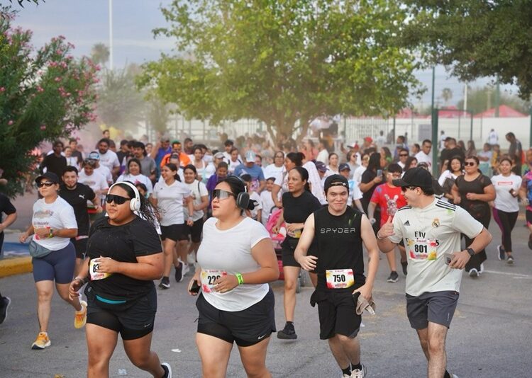 Más de mil 300 corredores tiñen de color la ‘Carrera Joven 2025’