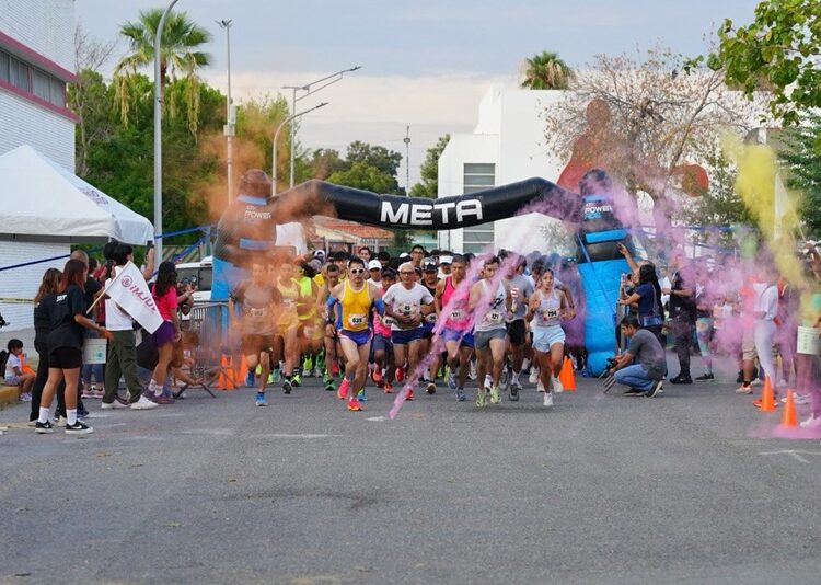 Más de mil 300 corredores tiñen de color la ‘Carrera Joven 2025’