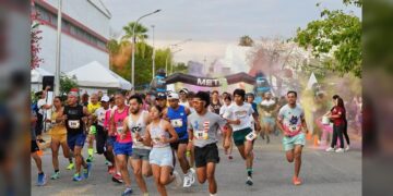 Más de mil 300 corredores tiñen de color la ‘Carrera Joven 2025’