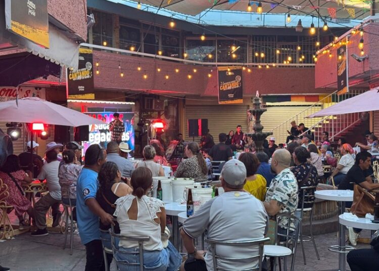 Mercado ‘Maclovio Herrera’ se viste de fiesta con concurrido concurso de karaoke