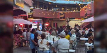 Mercado ‘Maclovio Herrera’ se viste de fiesta con concurrido concurso de karaoke