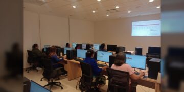 Mujeres, jóvenes y adultos culminan curso de computación en la INFOTECA