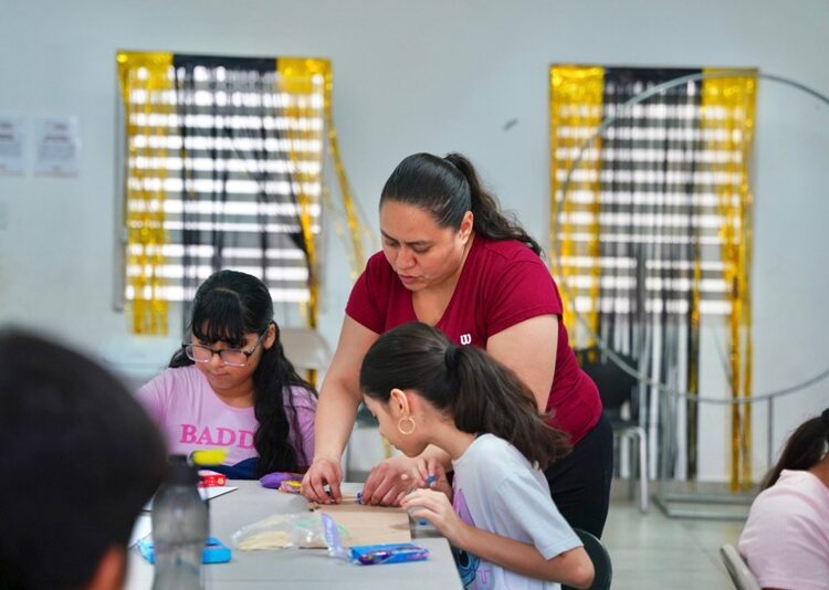 Niñas y niños disfrutan curso de verano con enfoque educativo y emocional