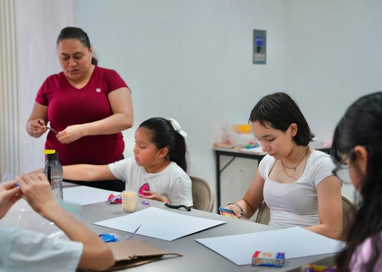 Niñas y niños disfrutan curso de verano con enfoque educativo y emocional
