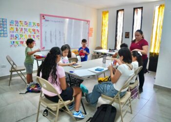 Niñas y niños disfrutan curso de verano con enfoque educativo y emocional