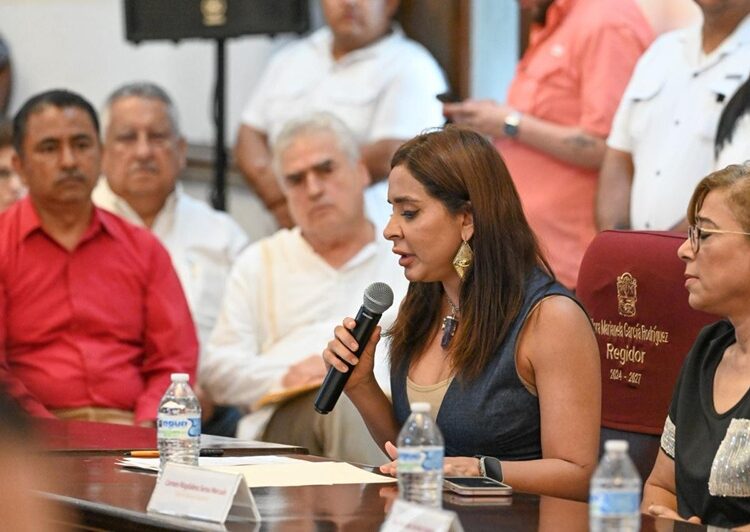 Reconoce Cabildo trayectoria de la Mtra. Lupita Perea Almanza