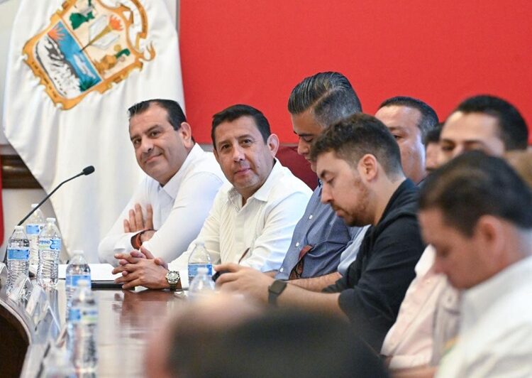 Reconoce Cabildo trayectoria de la Mtra. Lupita Perea Almanza