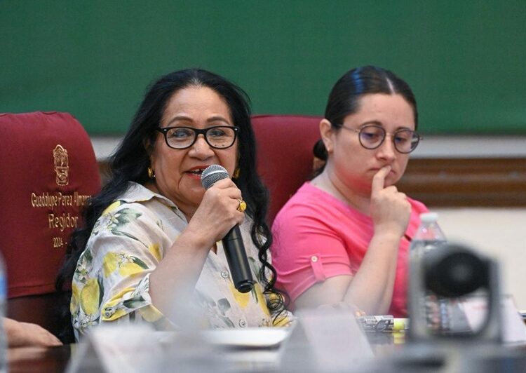 Reconoce Cabildo trayectoria de la Mtra. Lupita Perea Almanza