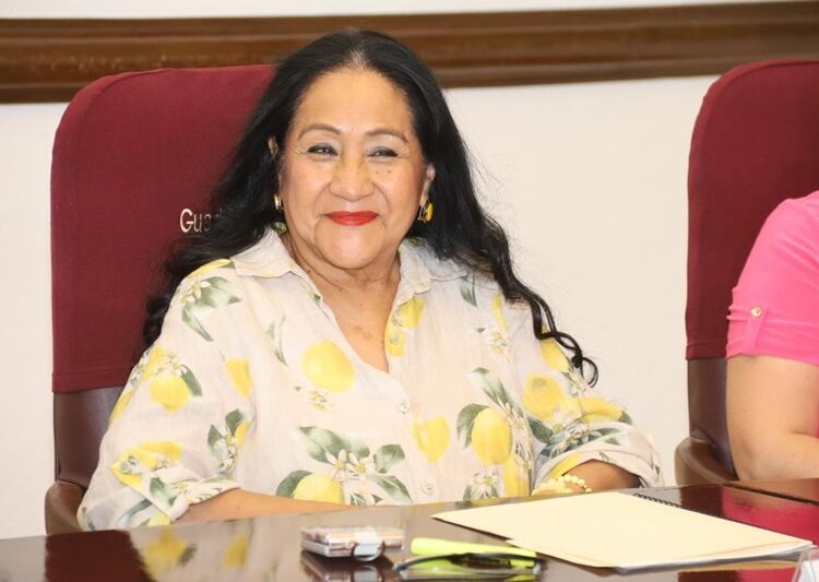 Reconoce Cabildo trayectoria de la Mtra. Lupita Perea Almanza