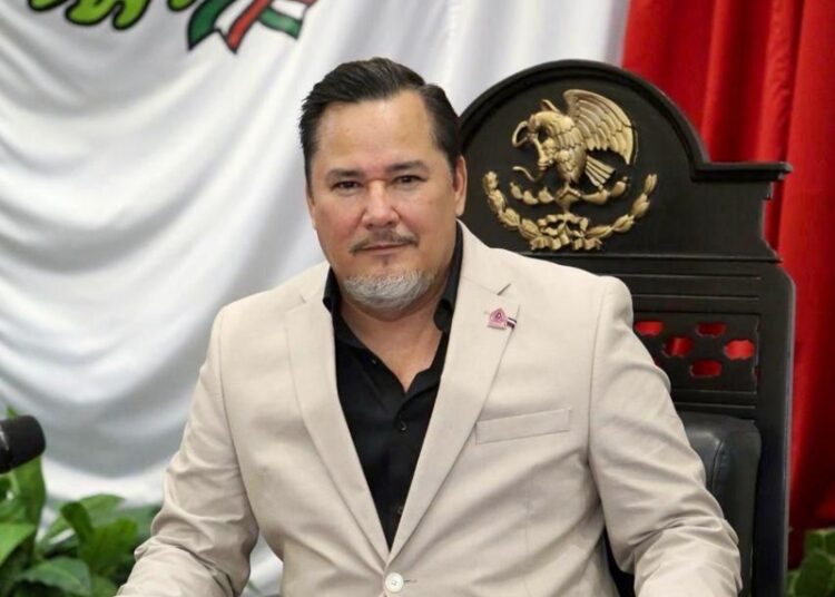 Reconocen labor heroica de bomberos tras incendio en recicladora de Reynosa