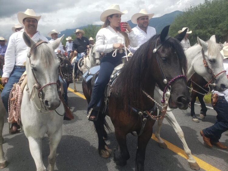 Celebra rector su cumpleaños trabajando