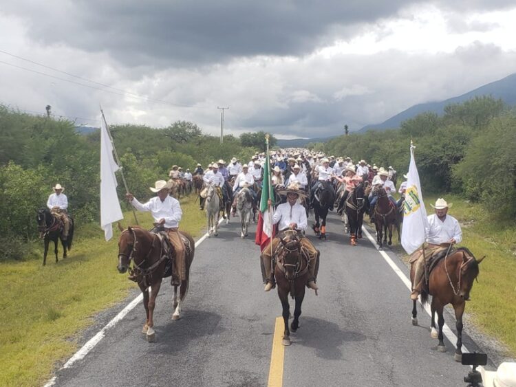 Celebra rector su cumpleaños trabajando
