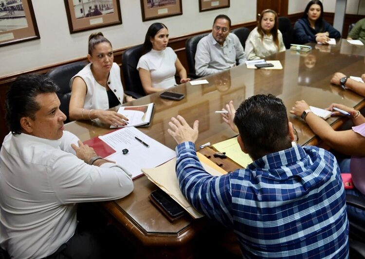 Sostiene Lalo Gattás reunión de trabajo con Gabinete Económico