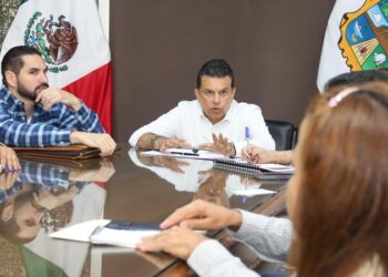 Sostiene Lalo Gattás reunión de trabajo con Gabinete Económico