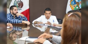 Sostiene Lalo Gattás reunión de trabajo con Gabinete Económico