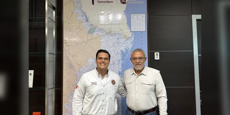 Sostiene reunión de trabajo, Humberto Prieto junto al titular de SOP