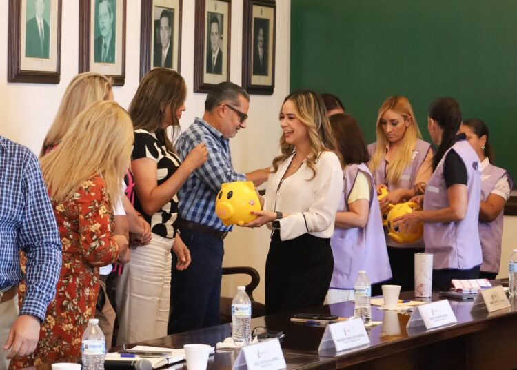 DIF Victoria se suma al  boteo Teletón 2025