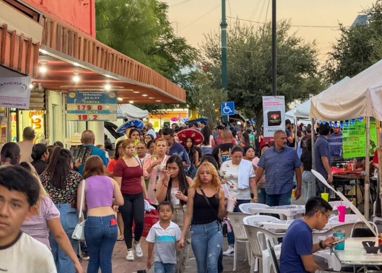 Viven familias de NLD fiesta en el Centro Histórico con ‘Guerrereada’ 2025