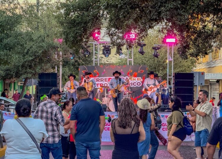 Viven familias de NLD fiesta en el Centro Histórico con ‘Guerrereada’ 2025
