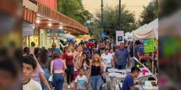 Viven familias de NLD fiesta en el Centro Histórico con ‘Guerrereada’ 2025