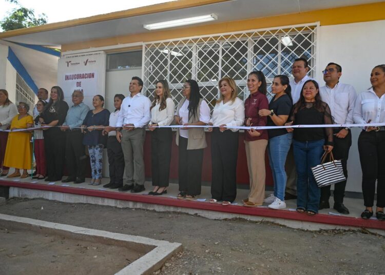 Lalo Gattás entrega aula educativa en arranque del ciclo escolar.