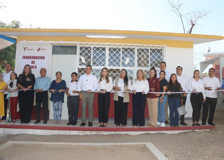 Lalo Gattás entrega aula educativa en arranque del ciclo escolar.