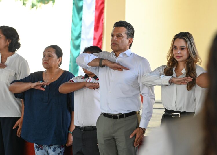 Lalo Gattás entrega aula educativa en arranque del ciclo escolar.