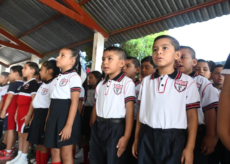 Lalo Gattás entrega aula educativa en arranque del ciclo escolar.