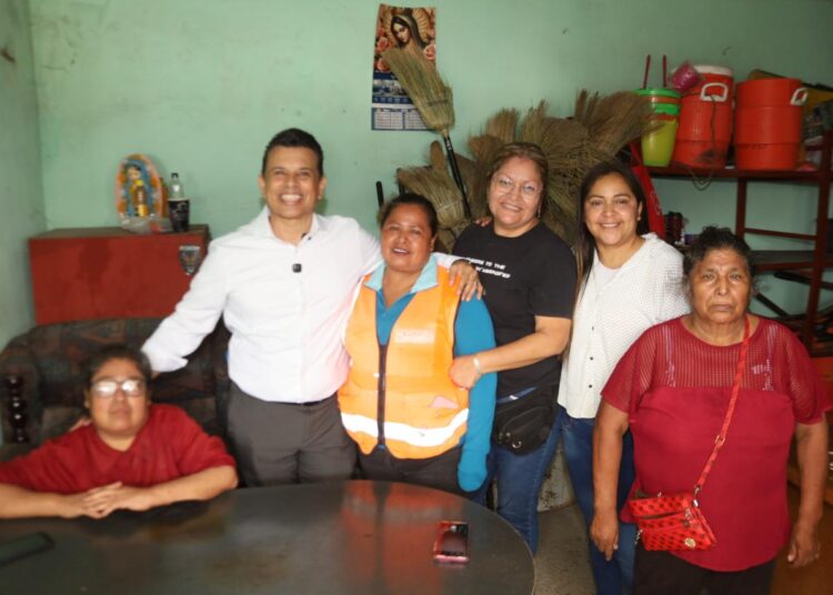 Reconoce Lalo Gattás labor de servicios públicos