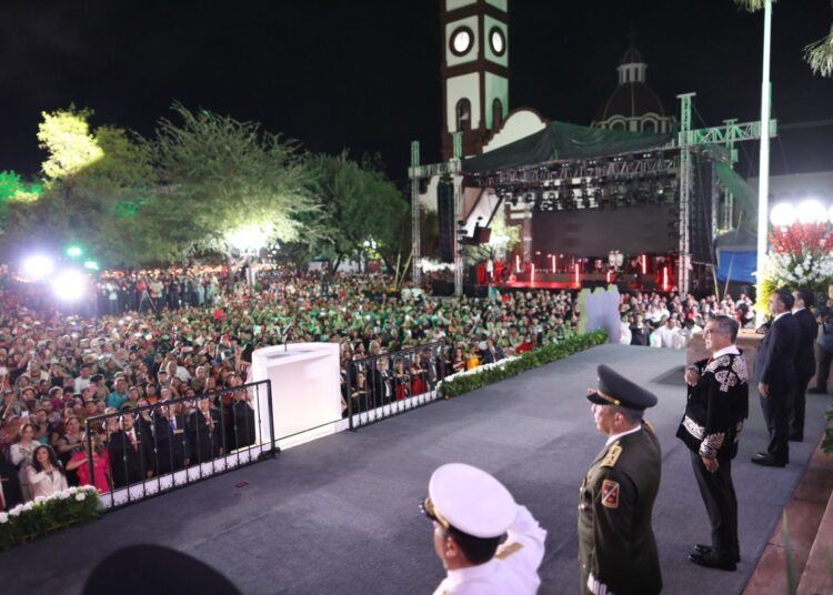 Da Américo Villarreal el Grito de Independencia, al lado de miles de familias tamaulipecas