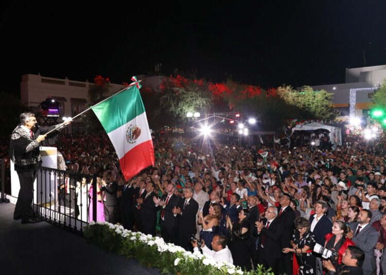 Da Américo Villarreal el Grito de Independencia, al lado de miles de familias tamaulipecas