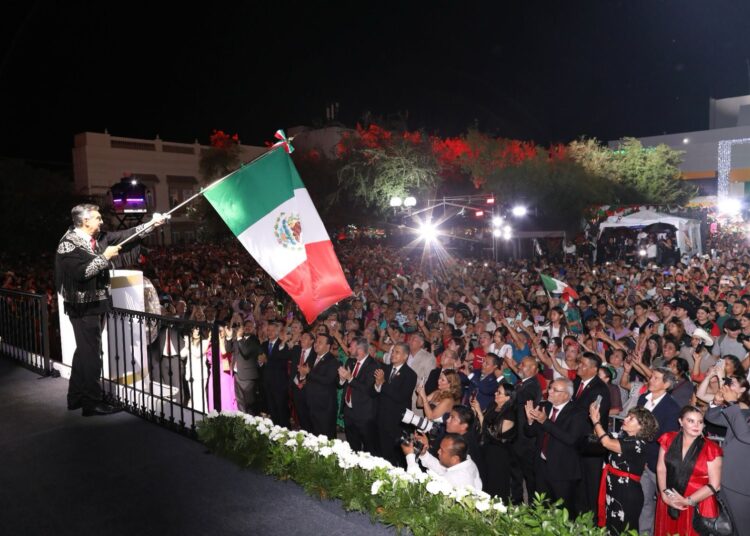 Da Américo Villarreal el Grito de Independencia, al lado de miles de familias tamaulipecas