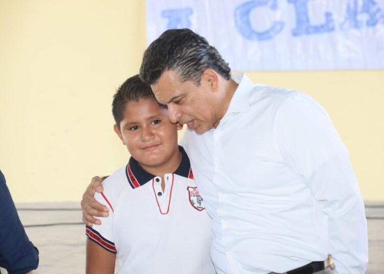 Lalo Gattás entrega aula educativa en arranque del ciclo escolar.