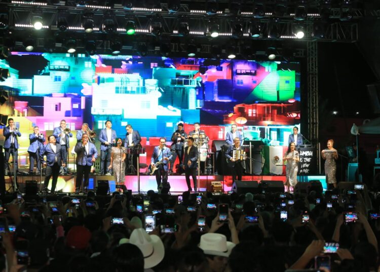 Da Américo Villarreal el Grito de Independencia, al lado de miles de familias tamaulipecas