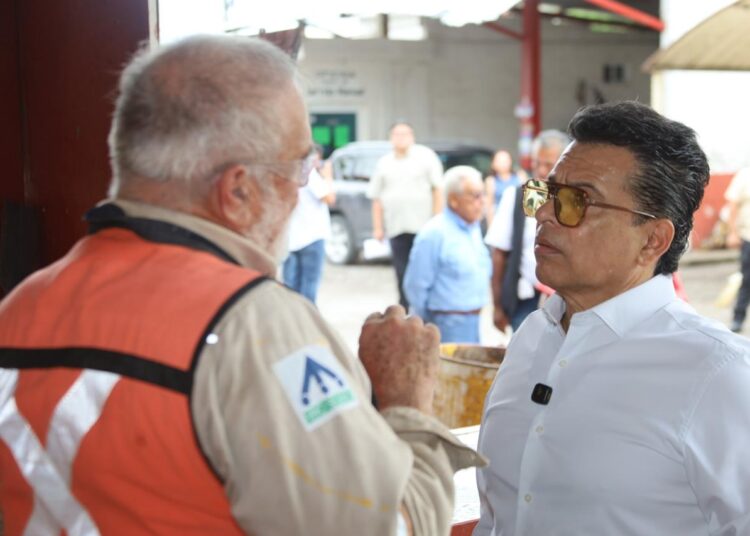 Reconoce Lalo Gattás labor de servicios públicos