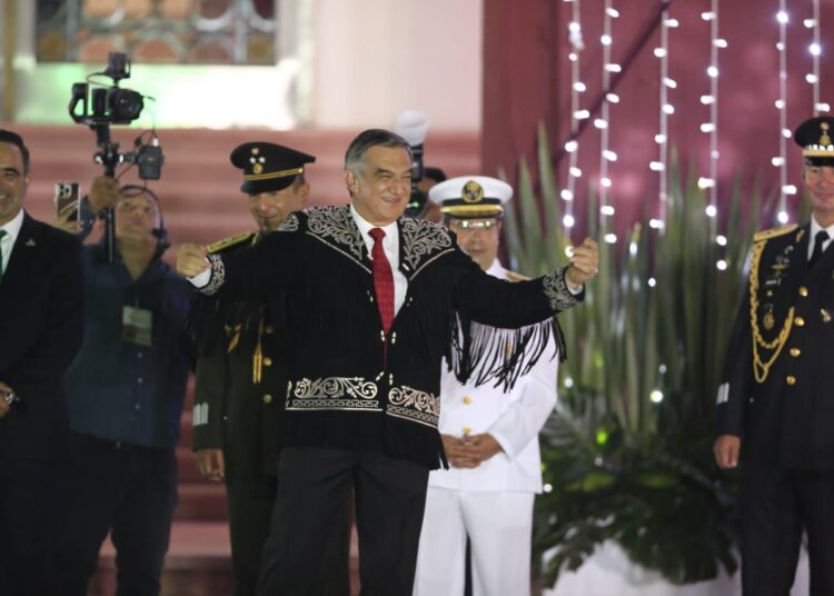 Da Américo Villarreal el Grito de Independencia, al lado de miles de familias tamaulipecas