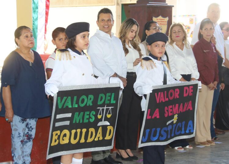 Lalo Gattás entrega aula educativa en arranque del ciclo escolar.
