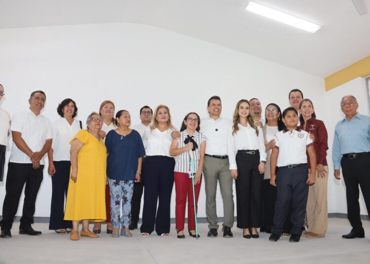 Lalo Gattás entrega aula educativa en arranque del ciclo escolar.