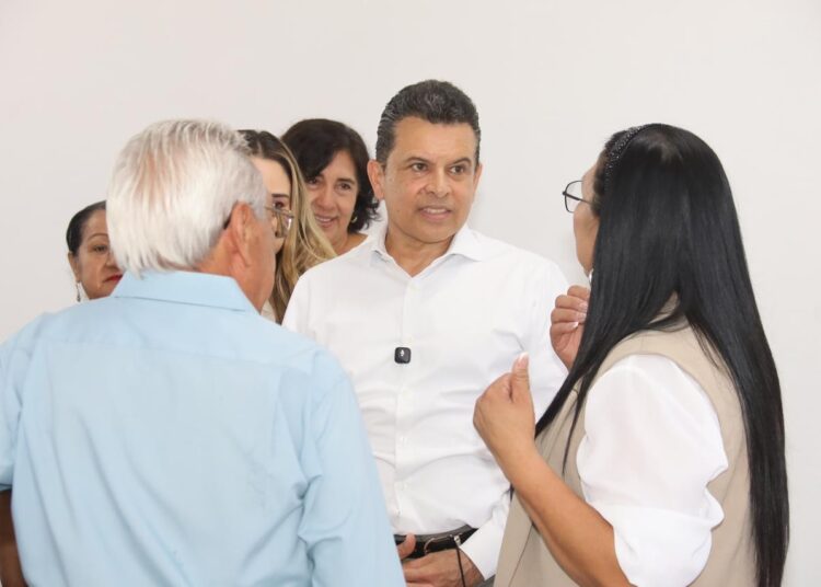 Lalo Gattás entrega aula educativa en arranque del ciclo escolar.